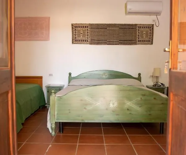 Santa Lucia Фермерский дом Tratalias